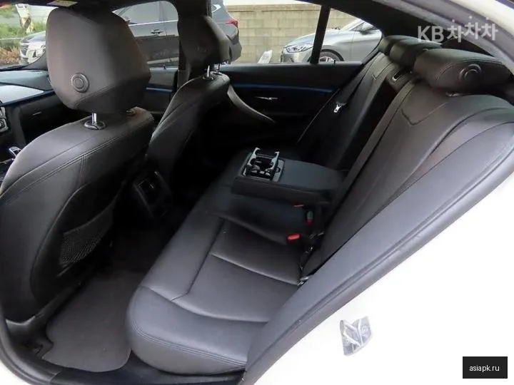 BMW 3-Series 6