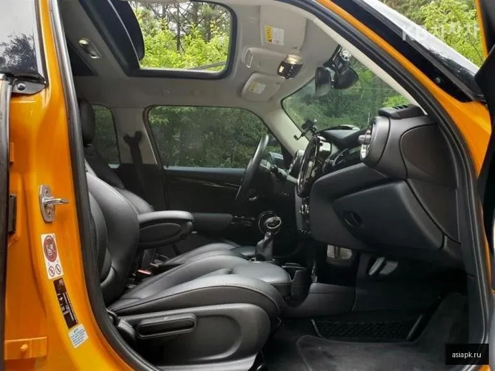 MINI Hatch 6