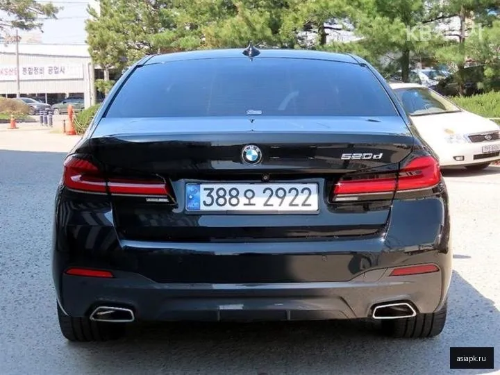 BMW 5-Series 4