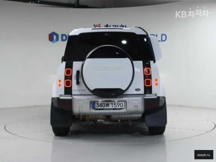 Land Rover Defender 4