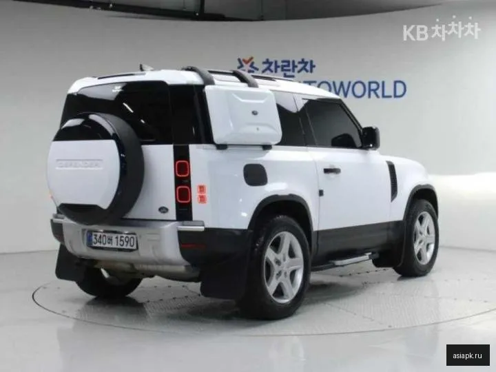 Land Rover Defender 2