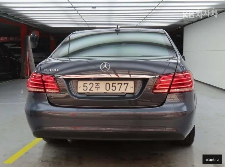 Mercedes-Benz E-Class 3