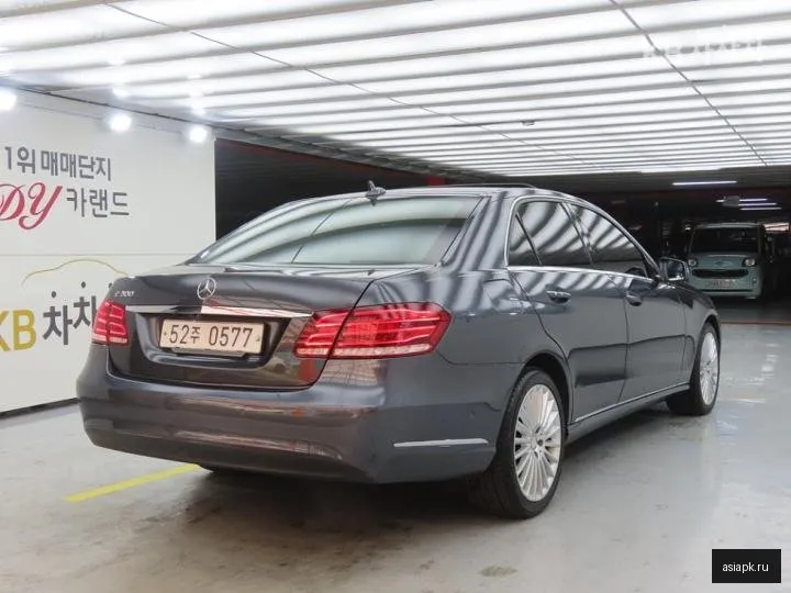 Mercedes-Benz E-Class 4