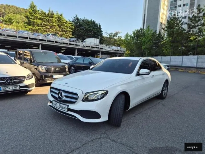 Mercedes-Benz E-Class 2