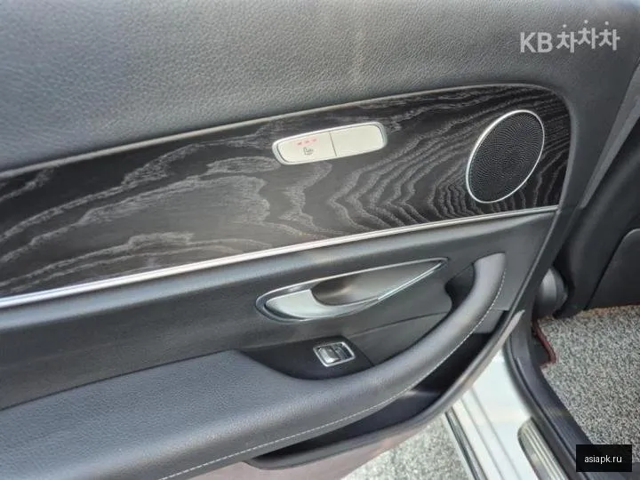 Mercedes-Benz E-Class 5