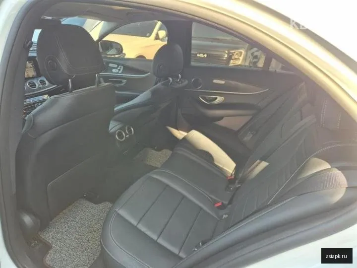 Mercedes-Benz E-Class 6