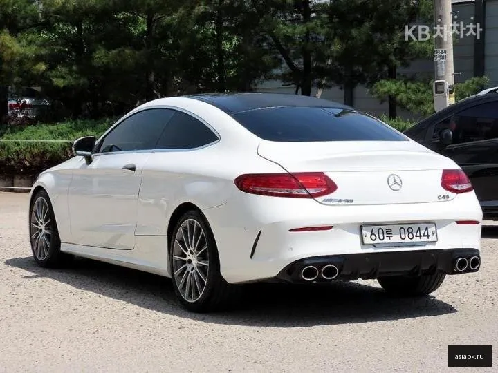 Mercedes-Benz C-Class 3