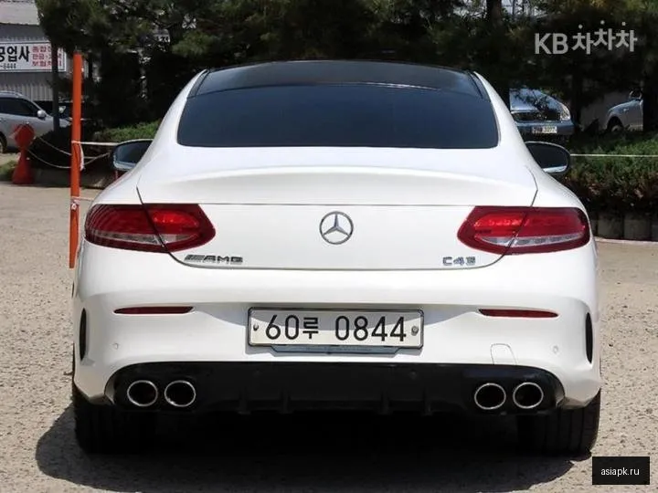 Mercedes-Benz C-Class 4