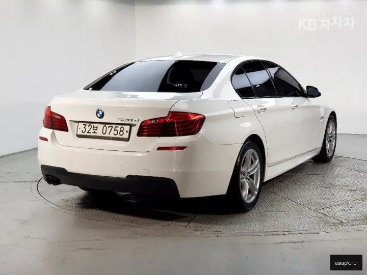 BMW 5-Series 4