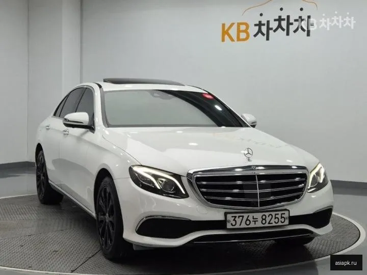 Mercedes-Benz E-Class 4