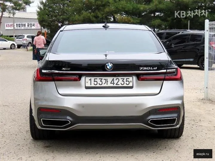 BMW 7-Series 4