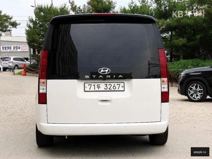 Hyundai Staria 4