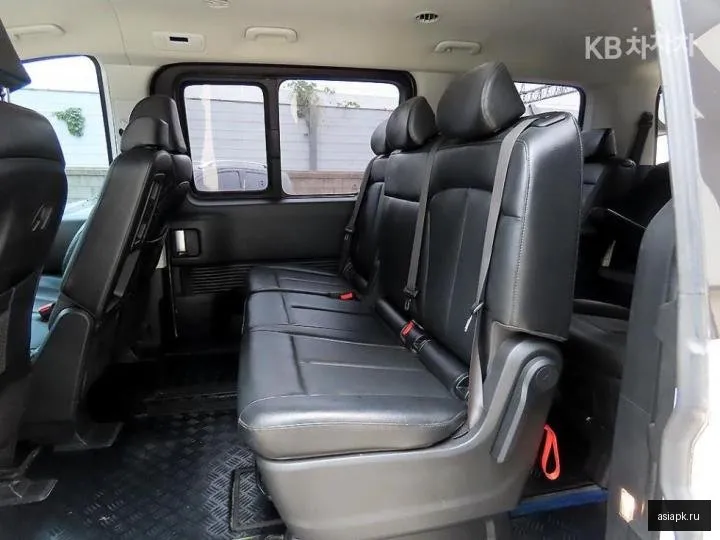Hyundai Staria 6