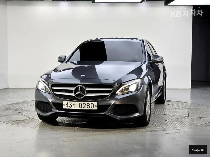 Mercedes-Benz C-Class 2