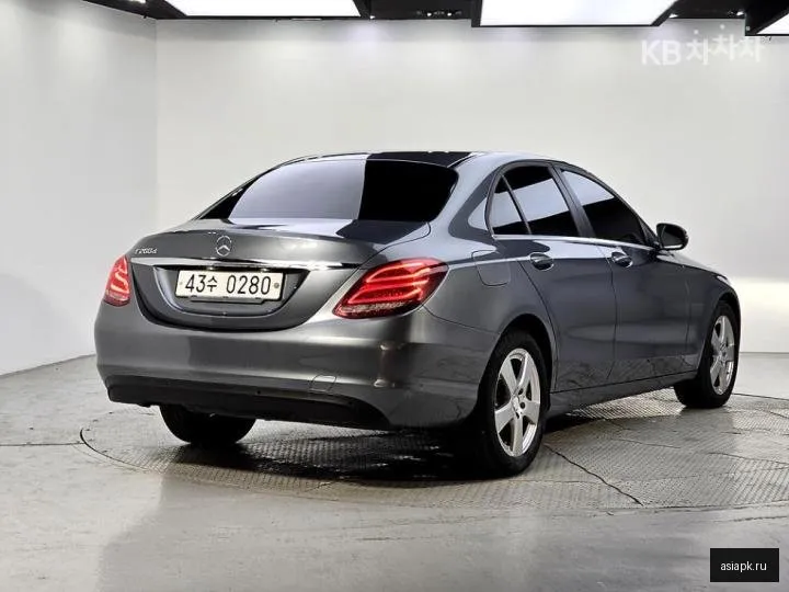 Mercedes-Benz C-Class 4