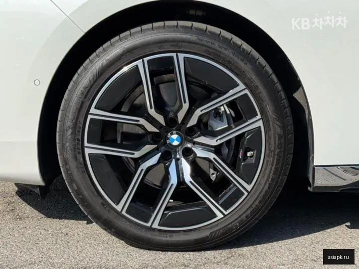 BMW 7-Series 5