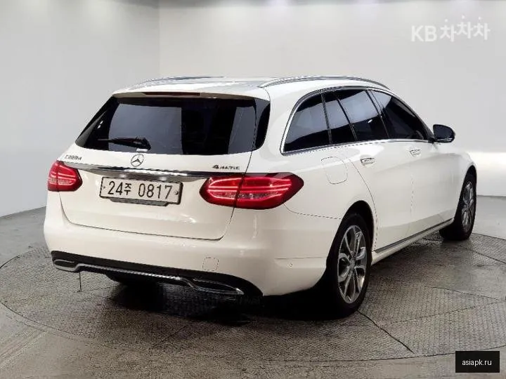 Mercedes-Benz C-Class 4