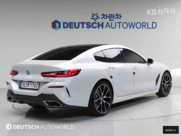 BMW 8-Series 2