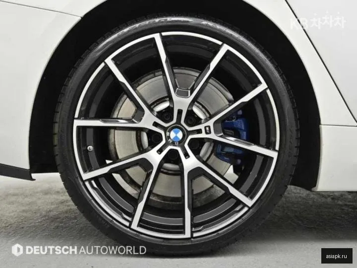 BMW 8-Series 5