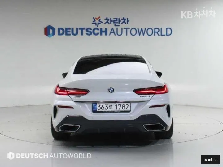 BMW 8-Series 4