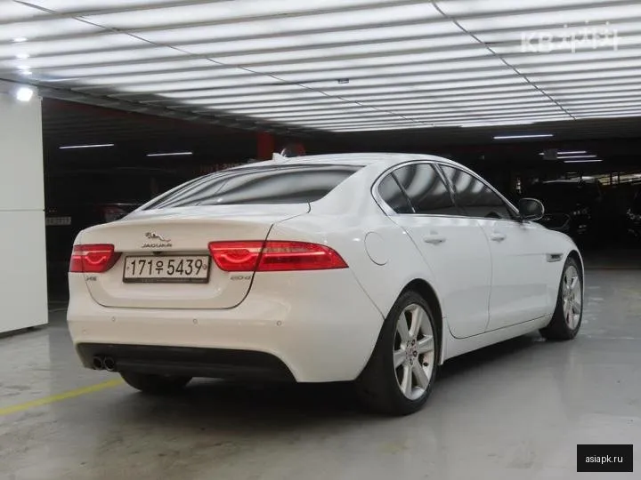 Jaguar XE 4