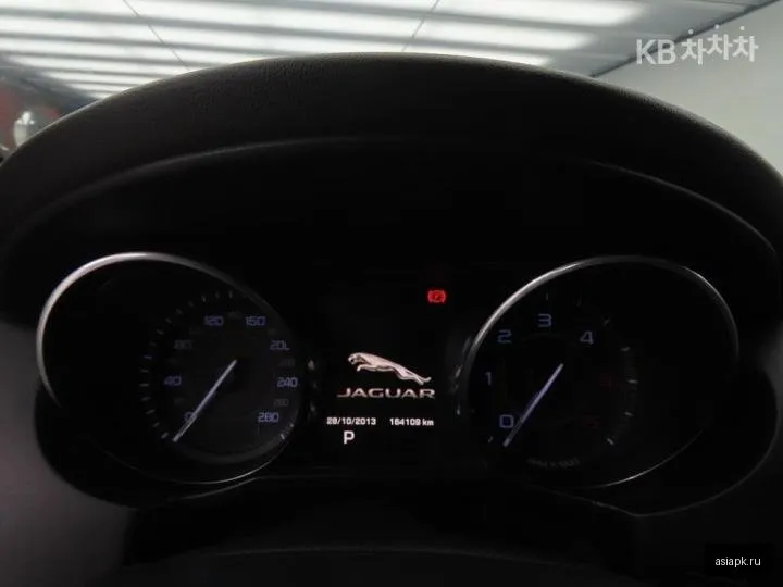 Jaguar XE 5