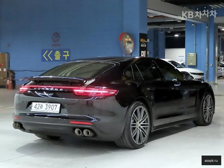 Porsche Panamera 4