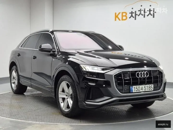 Audi Q8 4