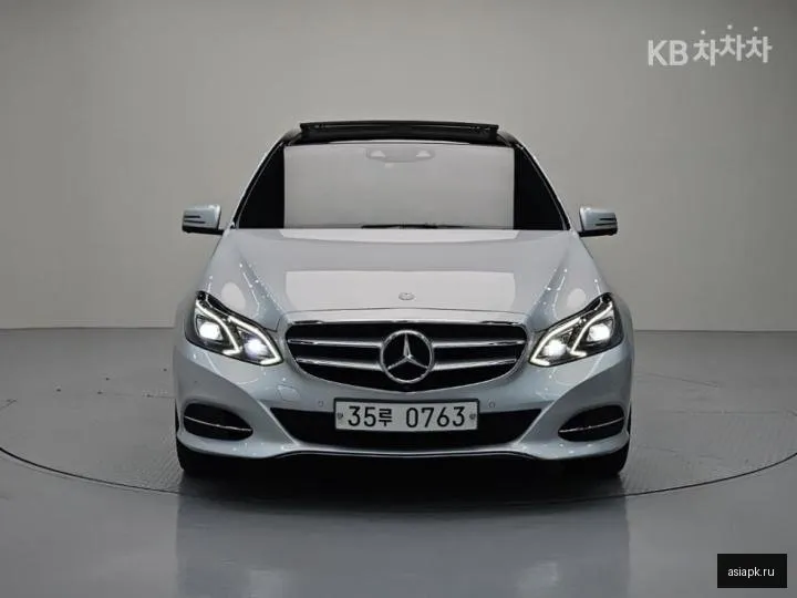 Mercedes-Benz E-Class 2