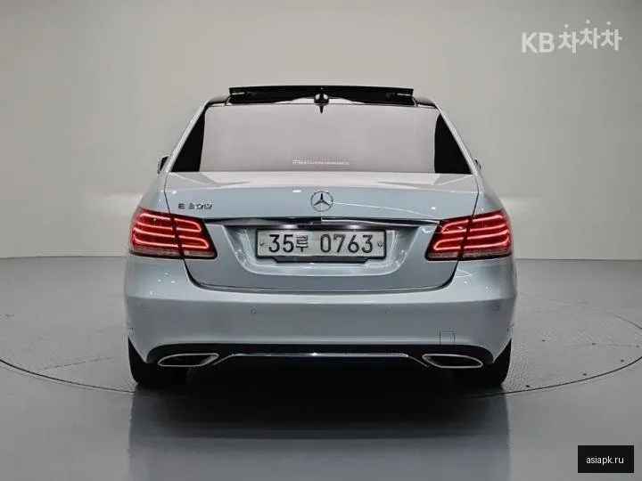 Mercedes-Benz E-Class 3