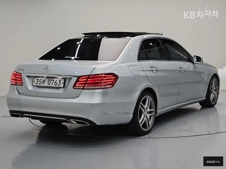 Mercedes-Benz E-Class 4