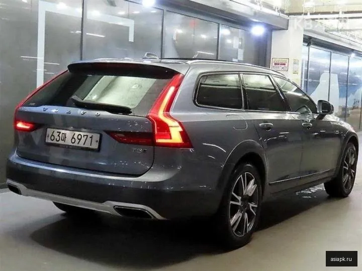 Volvo V90 4