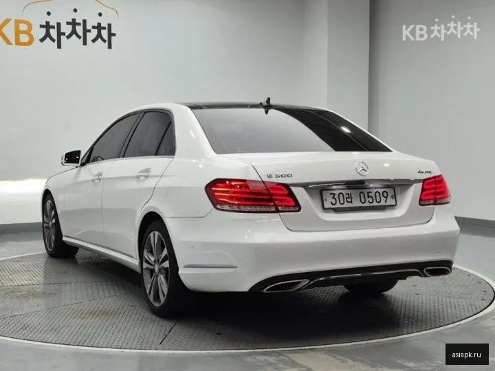 Mercedes-Benz E-Class 2