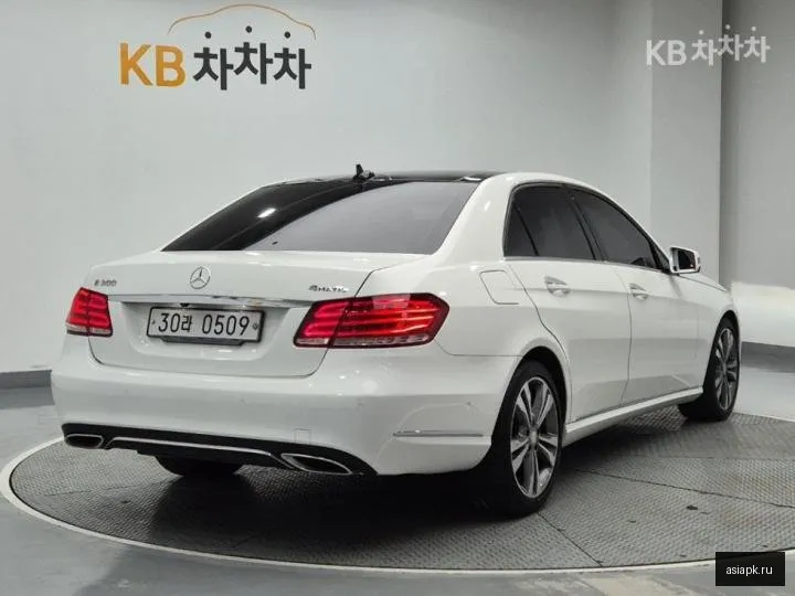 Mercedes-Benz E-Class 3