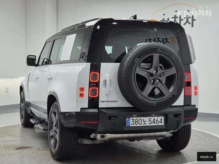 Land Rover Defender 2