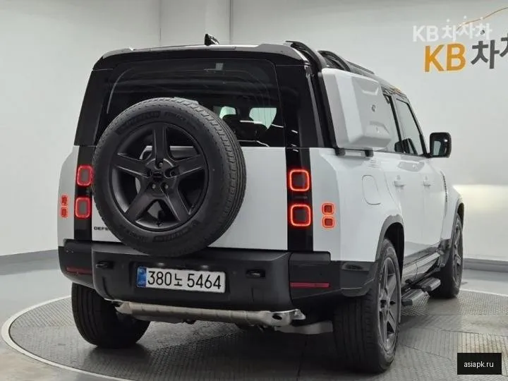 Land Rover Defender 3