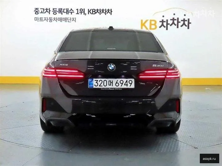 BMW 5-Series 4