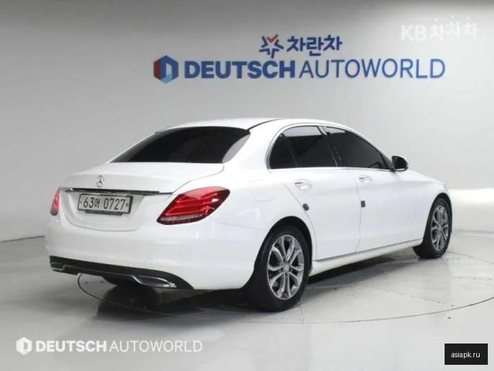 Mercedes-Benz C-Class 2