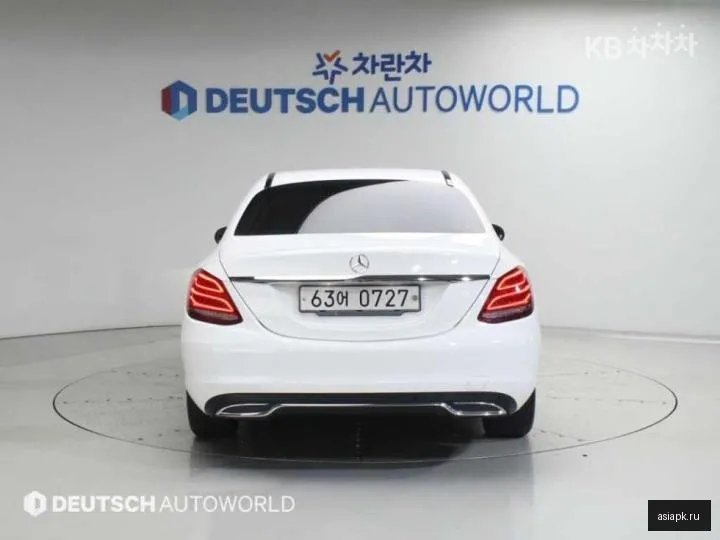 Mercedes-Benz C-Class 4