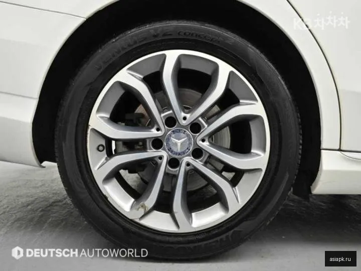 Mercedes-Benz C-Class 5