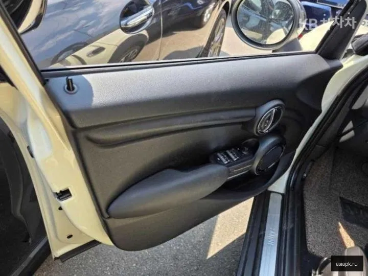 MINI Hatch 4