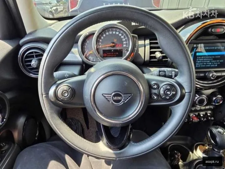 MINI Hatch 5