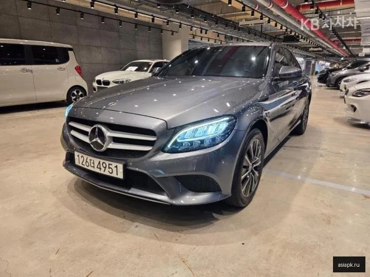 Mercedes-Benz C-Class 3