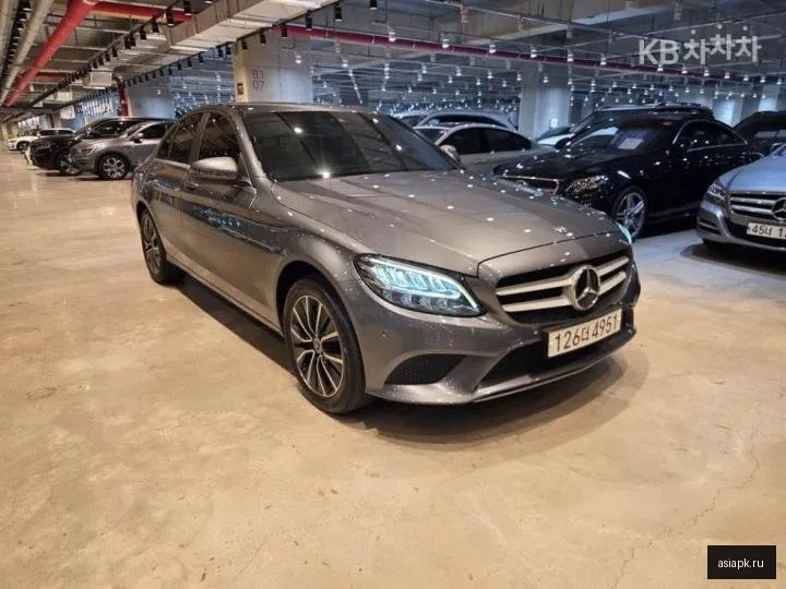 Mercedes-Benz C-Class 4