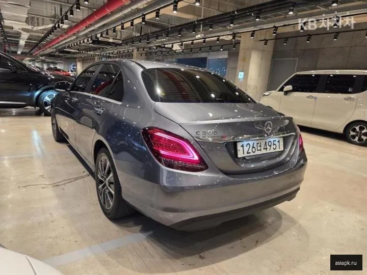 Mercedes-Benz C-Class 5