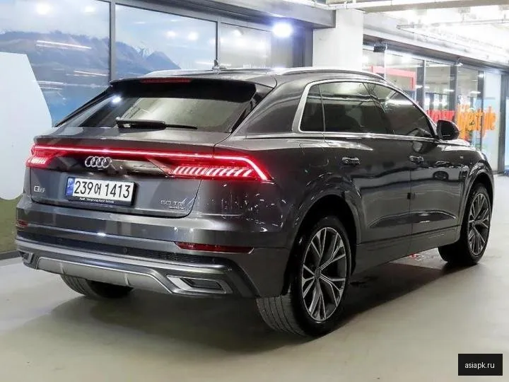 Audi Q8 4