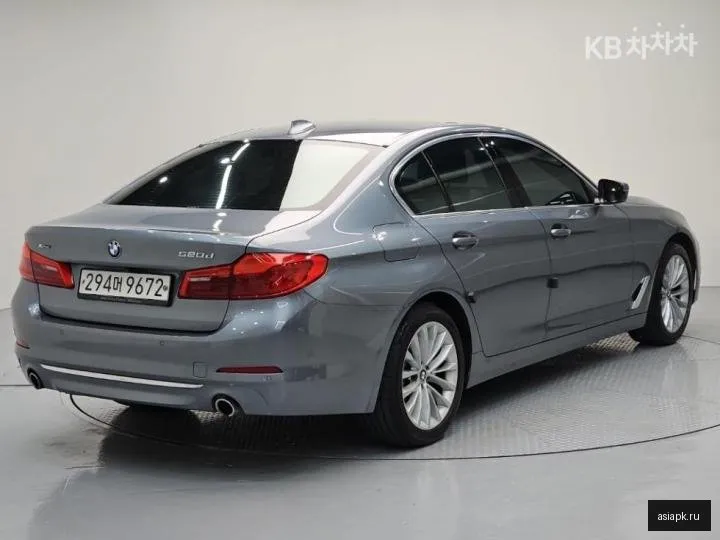 BMW 5-Series 4