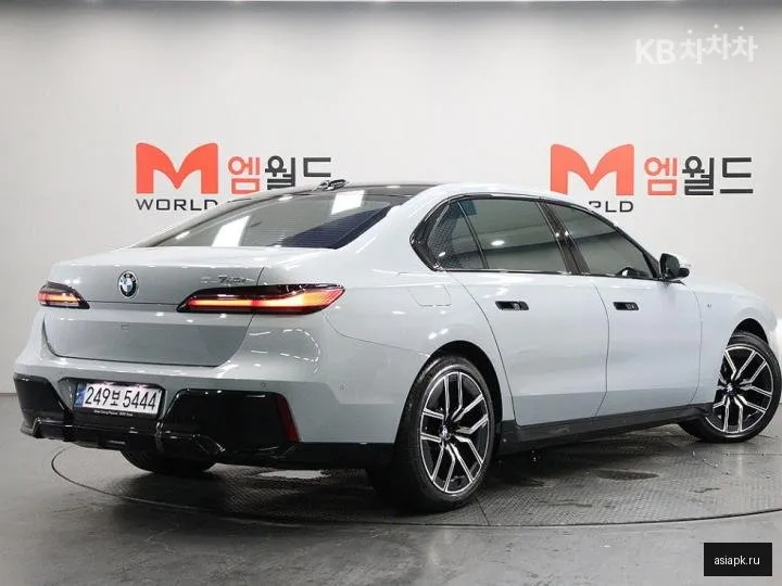 BMW 7-Series 3