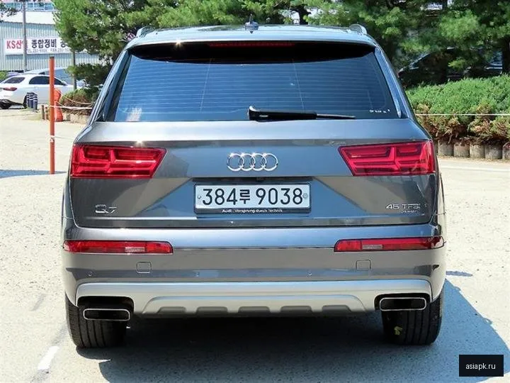 Audi Q7 4