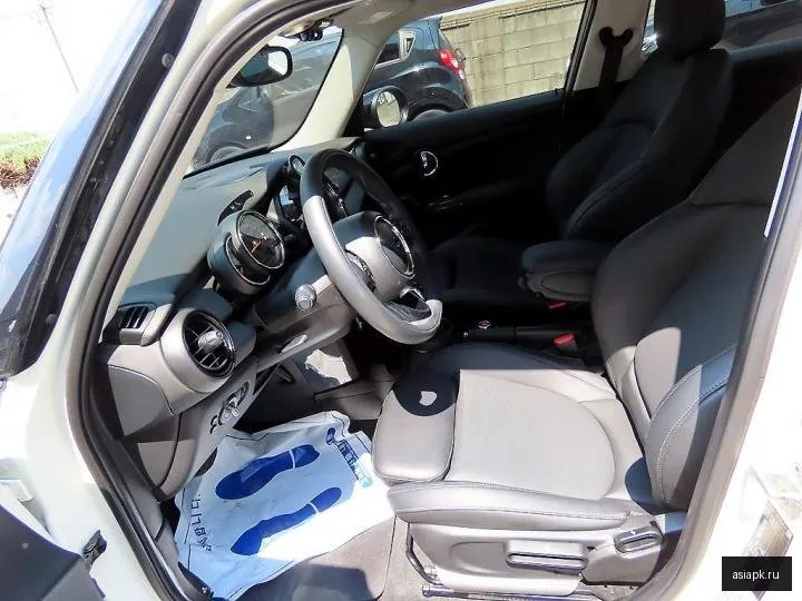 MINI Hatch 5